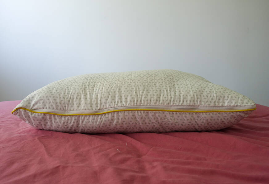 brightr stella hybrid pillow with two layers